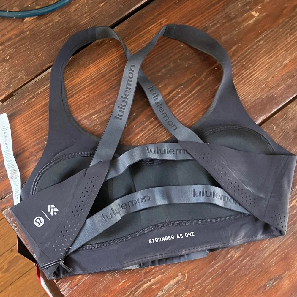 NWT Lululemon Adapt the strap bra size 10 - Picture 4 of 5